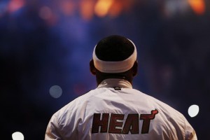 澳客下载：NBA总决赛激战正酣 勇士队逆转取胜扳平大比分